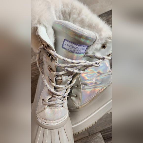 London Fog Girls Bell Court Warm Lined Boots- Iridescent/Silver - Picture 3 of 7